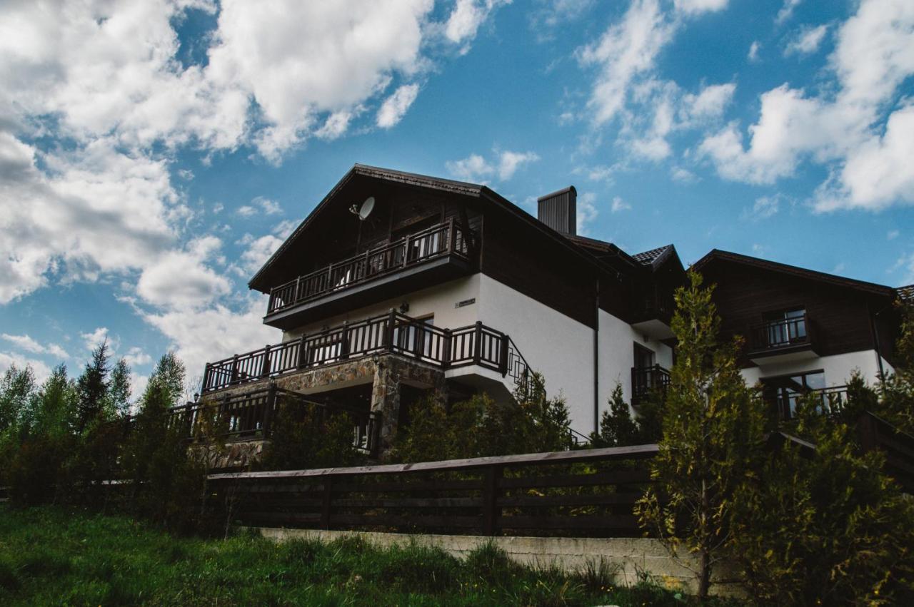 Residence Nesh Tatariv Exteriör bild