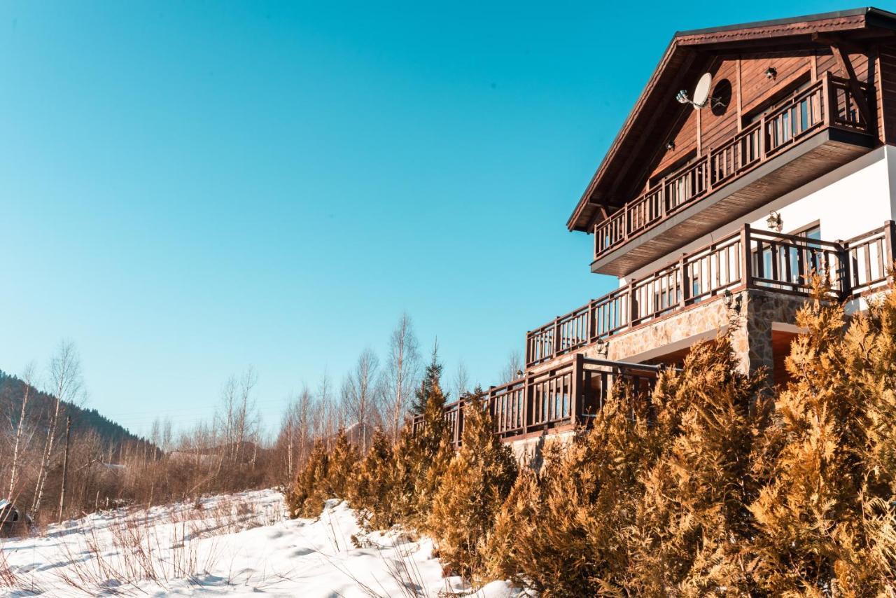 Residence Nesh Tatariv Exteriör bild